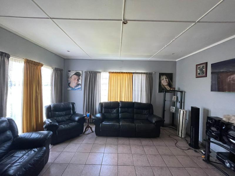 4 Bedroom Property for Sale in Algoa Park Eastern Cape